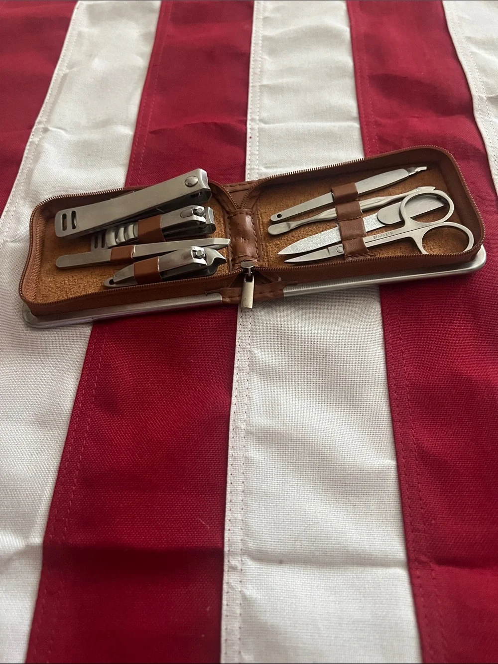 Nail grooming kit